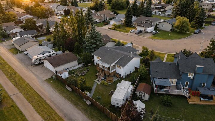 Property Photo:  4307 57 Avenue  AB T4G 1K7 