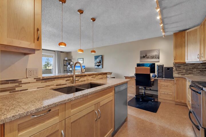 Property Photo: 1513 26 Avenue SW 302 AB T2T 1C4
