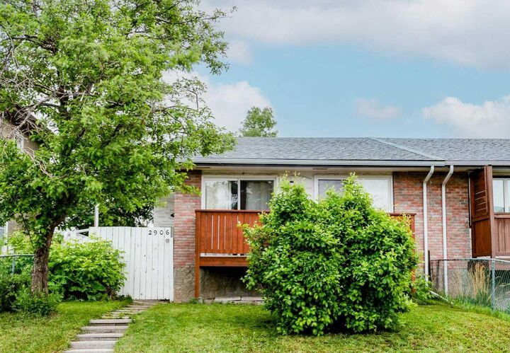 2906 Doverville Crescent SE — photo 1