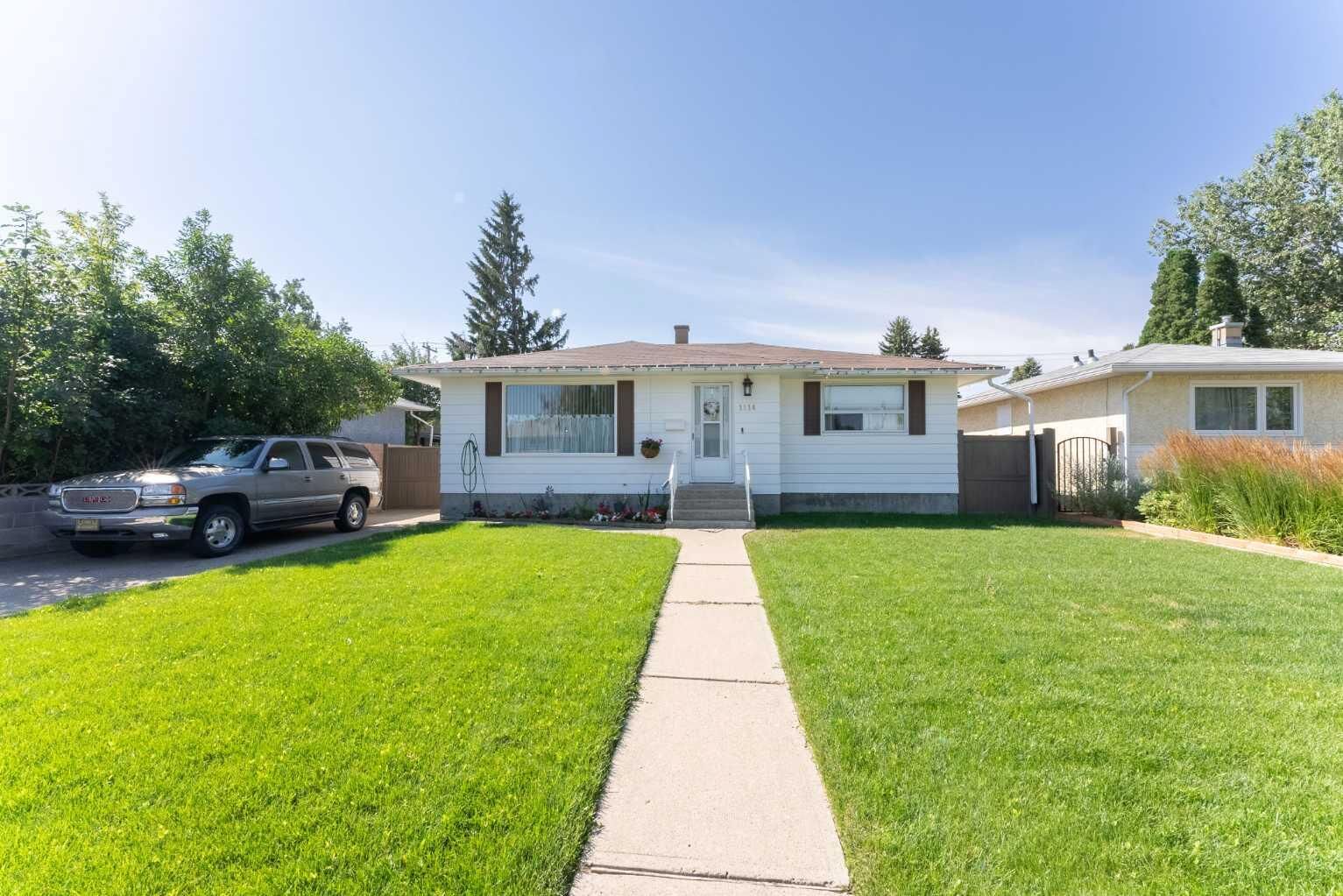 Property Photo: 1114 11 Avenue N AB T1H 1M7