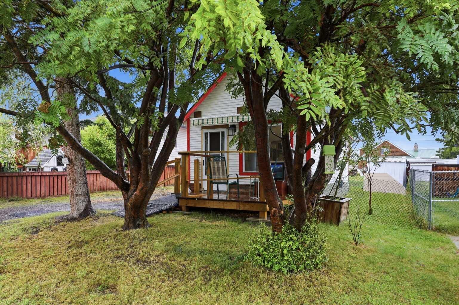 Property Photo:  116 Frontenac Avenue NW  AB T0L 2A0 