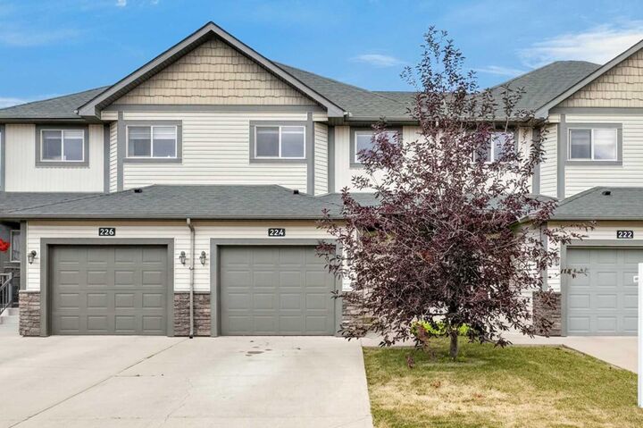 Property Photo: 224 Bayside Point SW AB T4B 2X6
