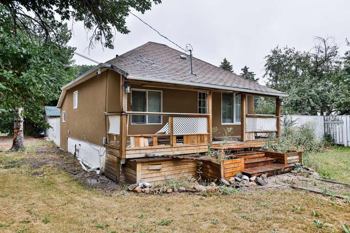 Property Photo:  105 Broadway S  AB T0K 2S0 