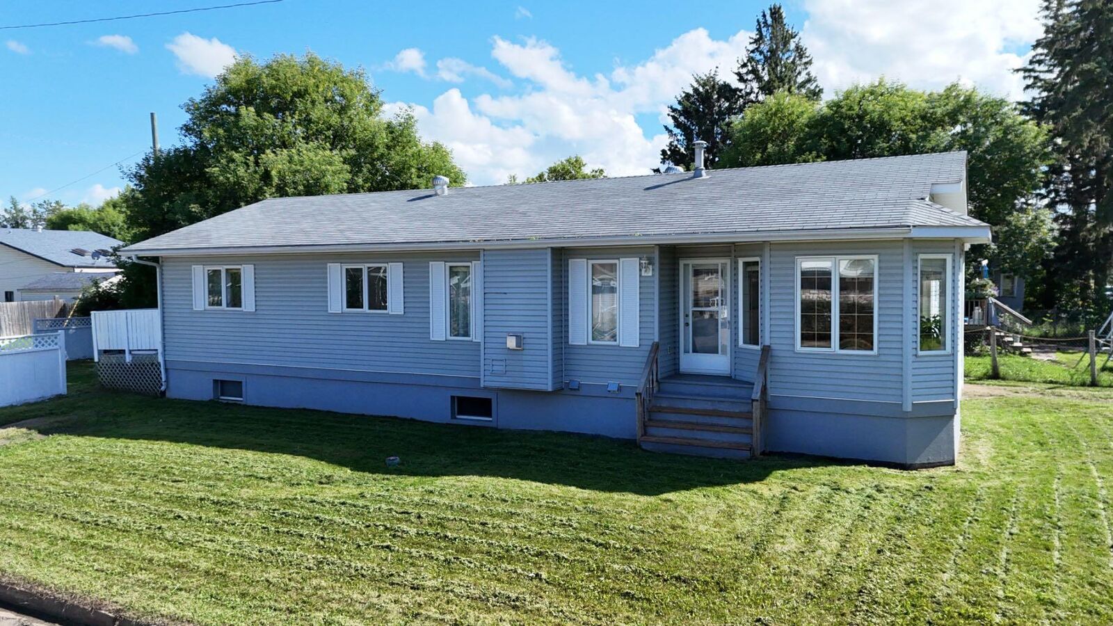 Property Photo:  5025 45th Street  AB T0G 1E0 