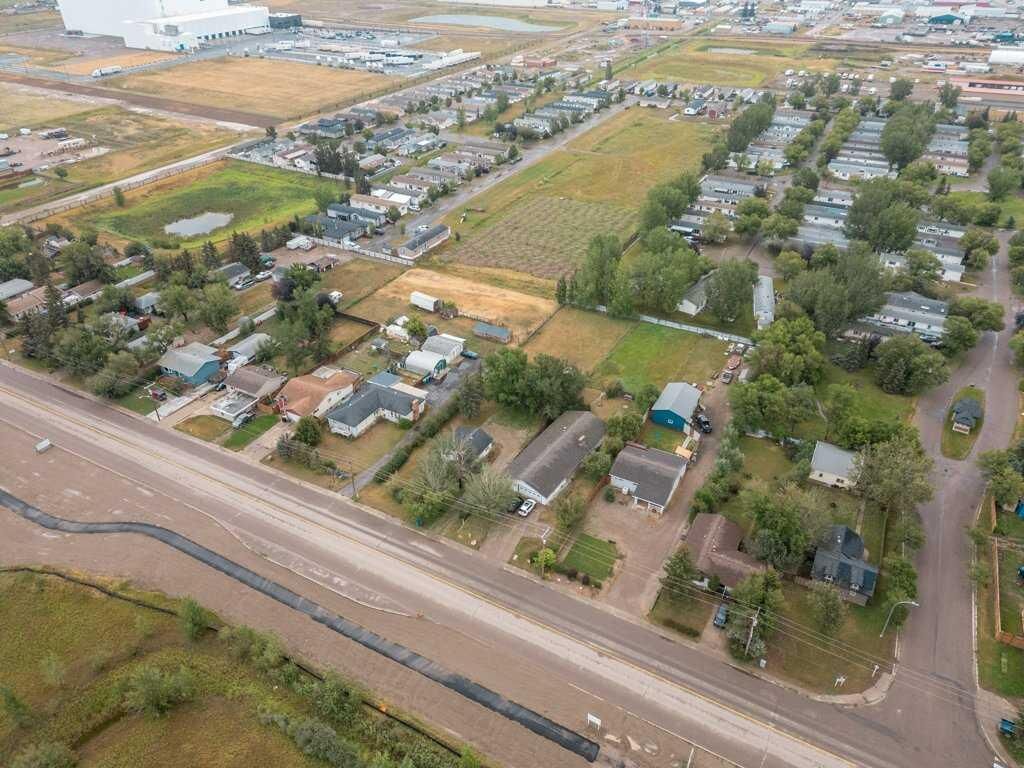 Property Photo:  1503 20 Street  AB T1M 1J7 