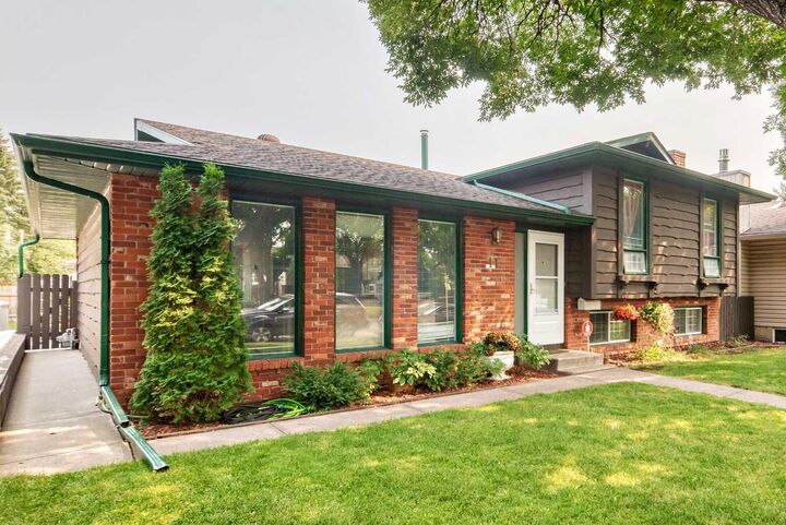 Property Photo: 11 Rundlemere Place NE AB T1Y 3K4