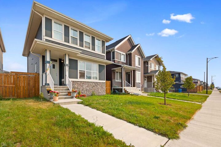 Property Photo: 917 West Lakeview Drive AB T1X 2N3