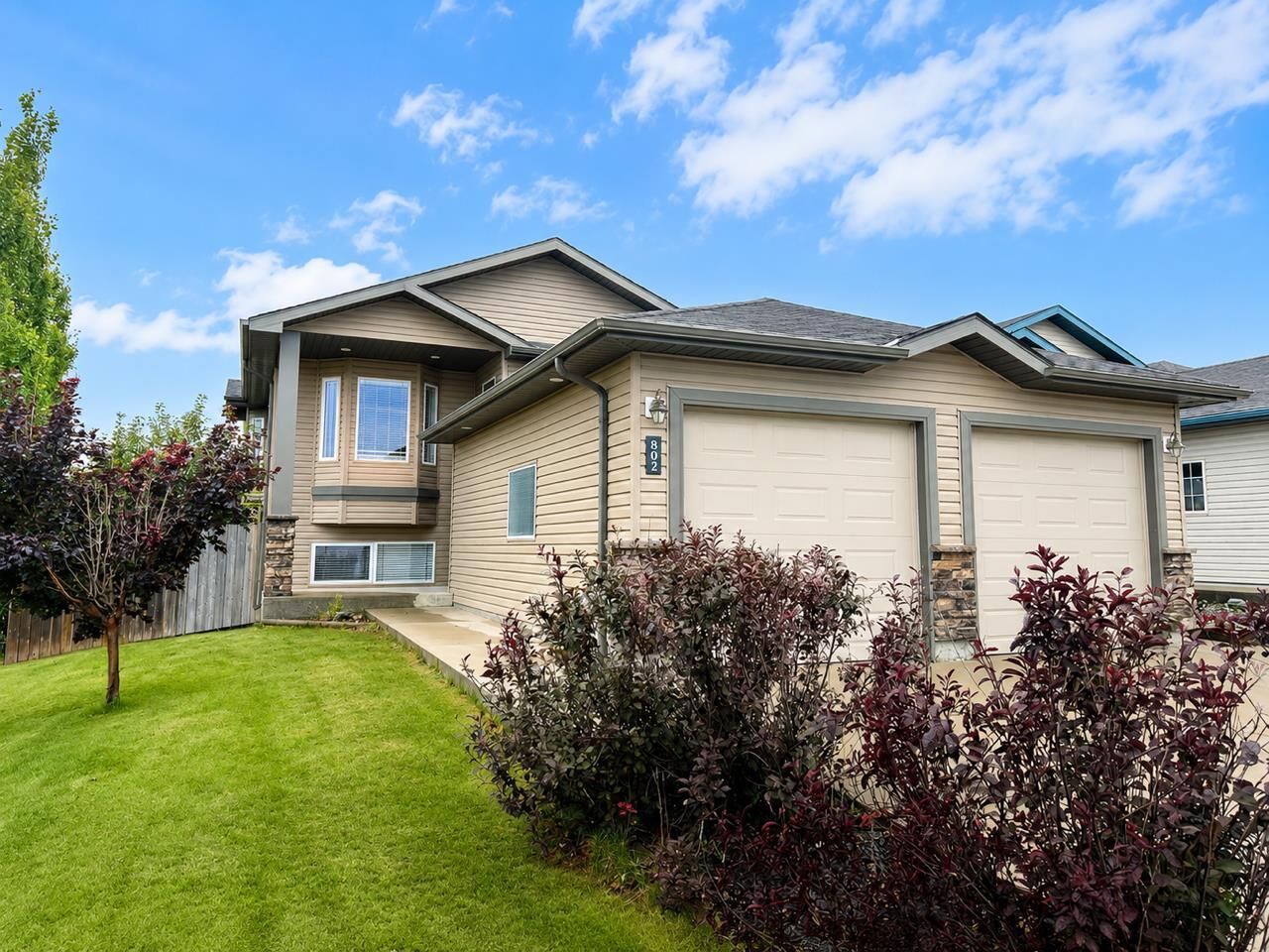 Property Photo: 802 Aberdeen Place W AB T1J 0N1