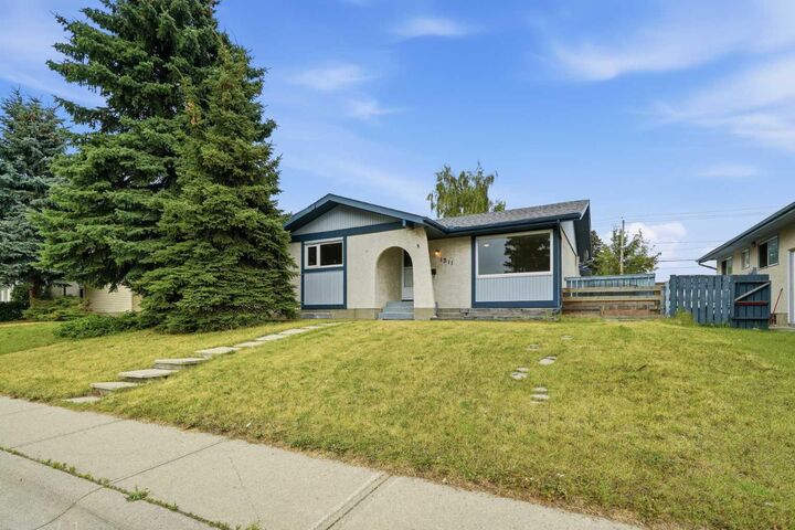 Property Photo: 1211 Maitland Drive NE AB T2A 5K2