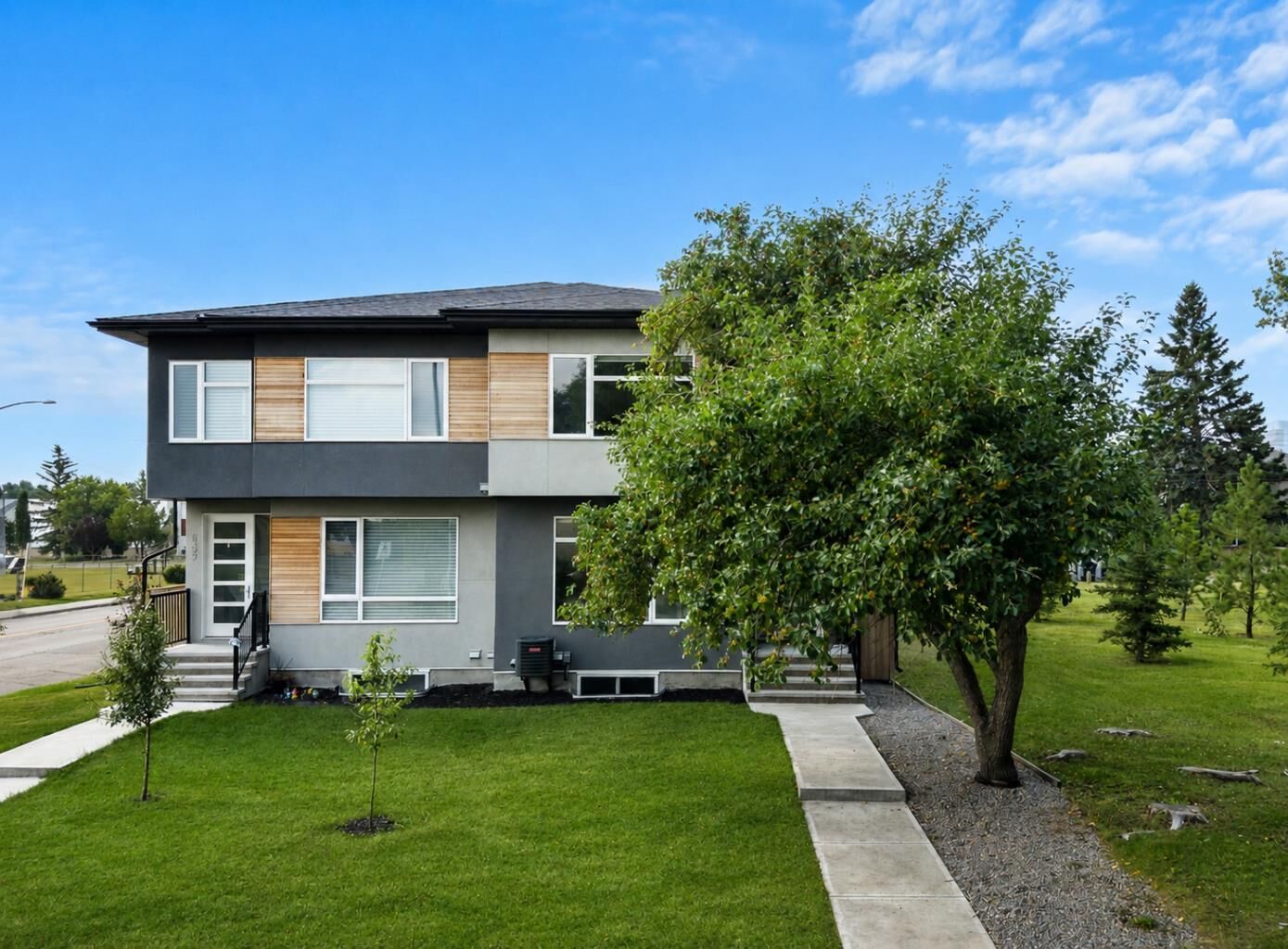 Property Photo: 637 14 Avenue NE AB T2E 1G1