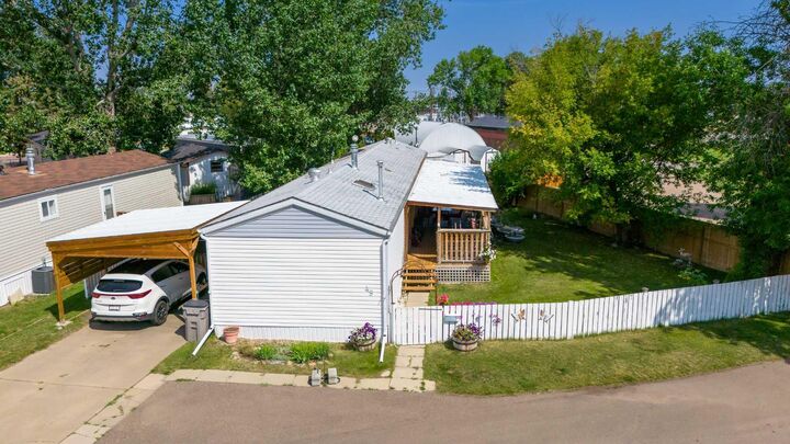 Property Photo: 4000 13 Avenue SE 49 AB T1B 1J3