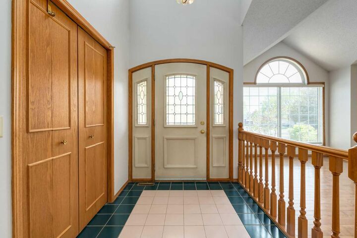 Property Photo: 183 Edgevalley Circle NW AB T3A 4X8