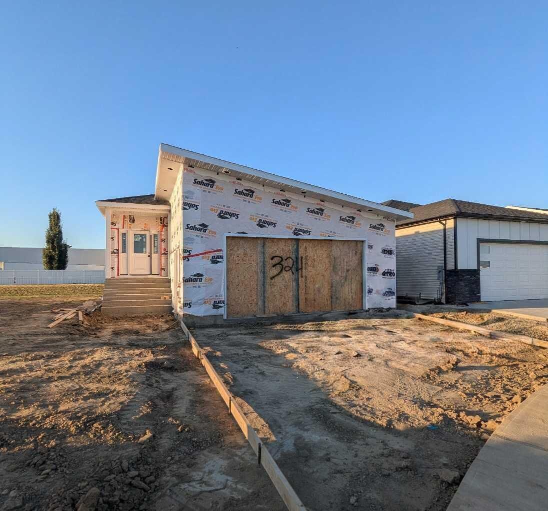 Property Photo: 324 Somerside Road SE AB T1B 0R2