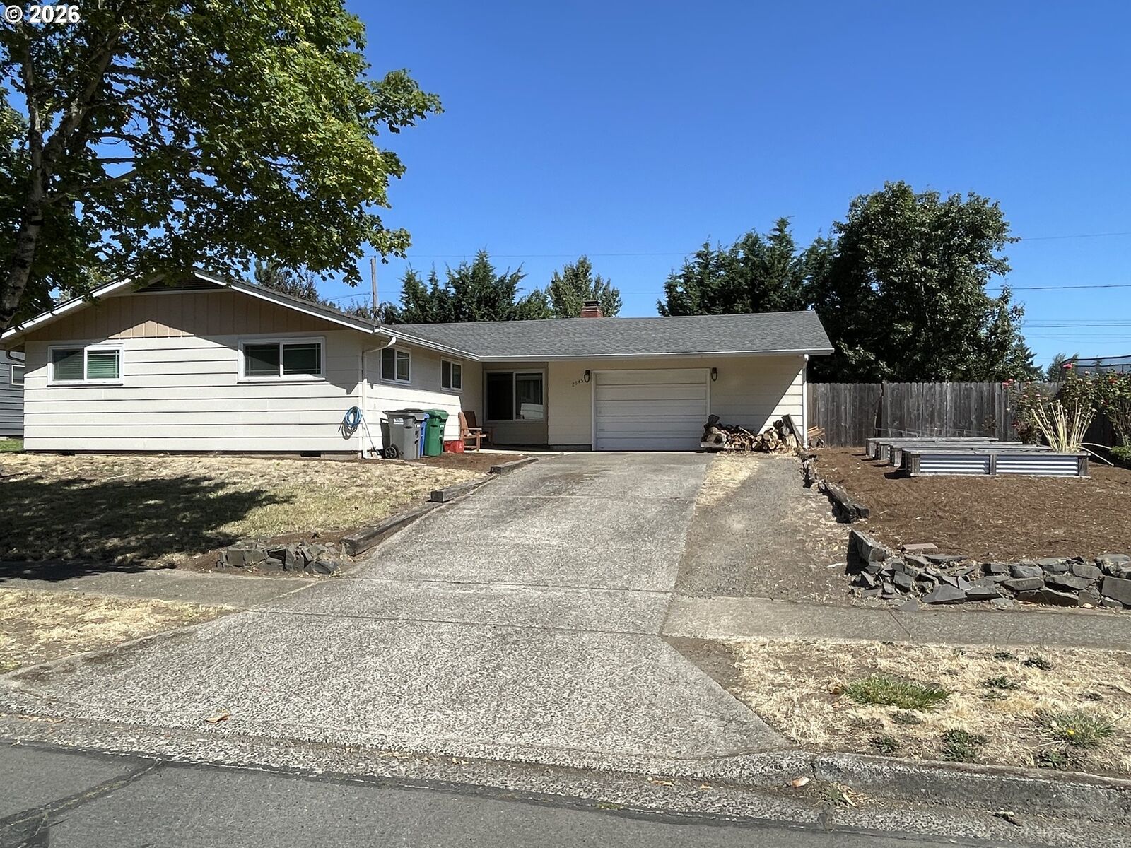 Property Photo:  2545 Elysium Ave  OR 97401 