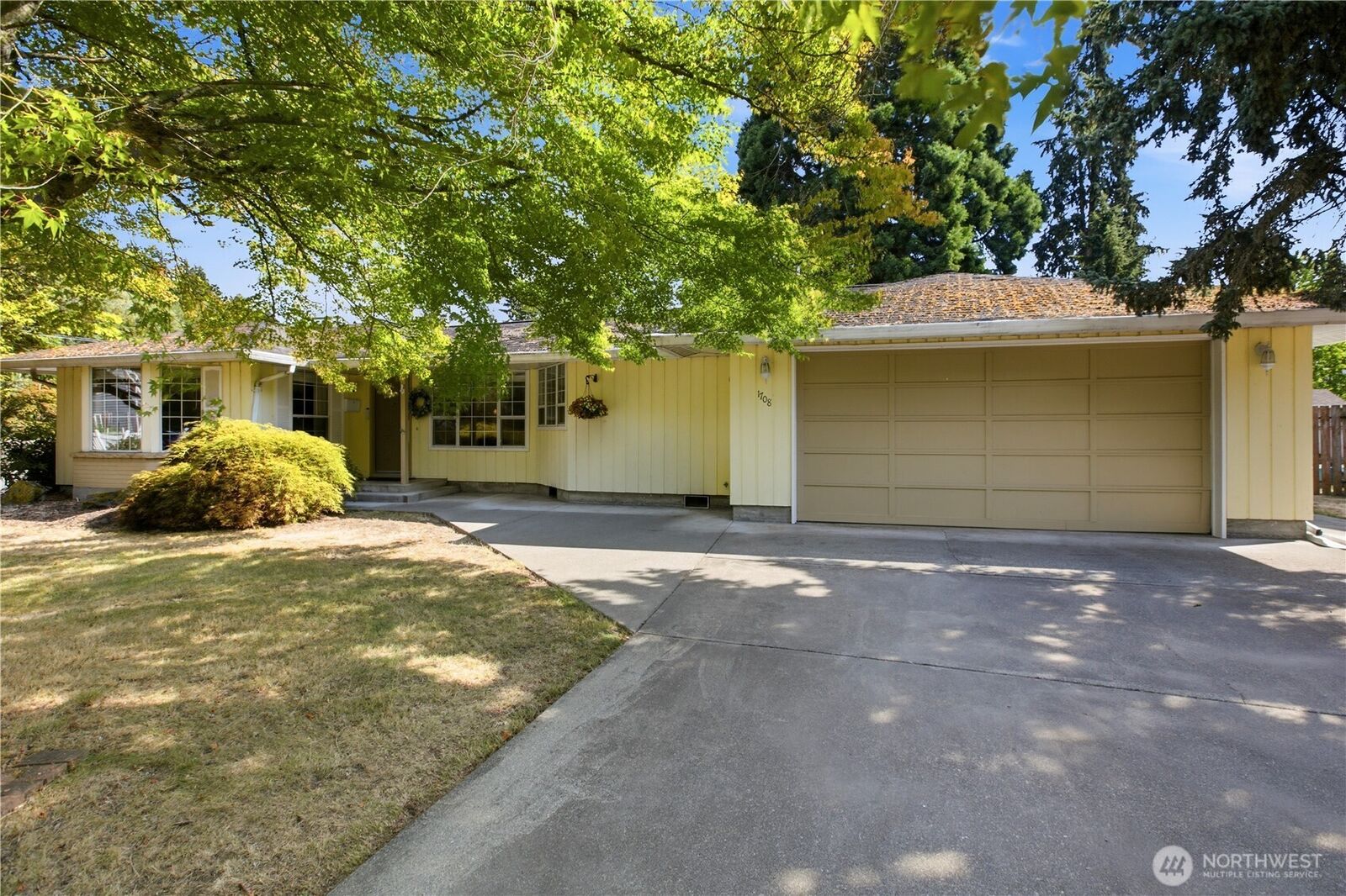 Property Photo:  1708  5th Street NE  WA 98002 