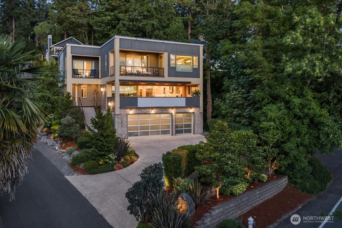 Property Photo:  11822  Holmes Point Drive NE  WA 98034 