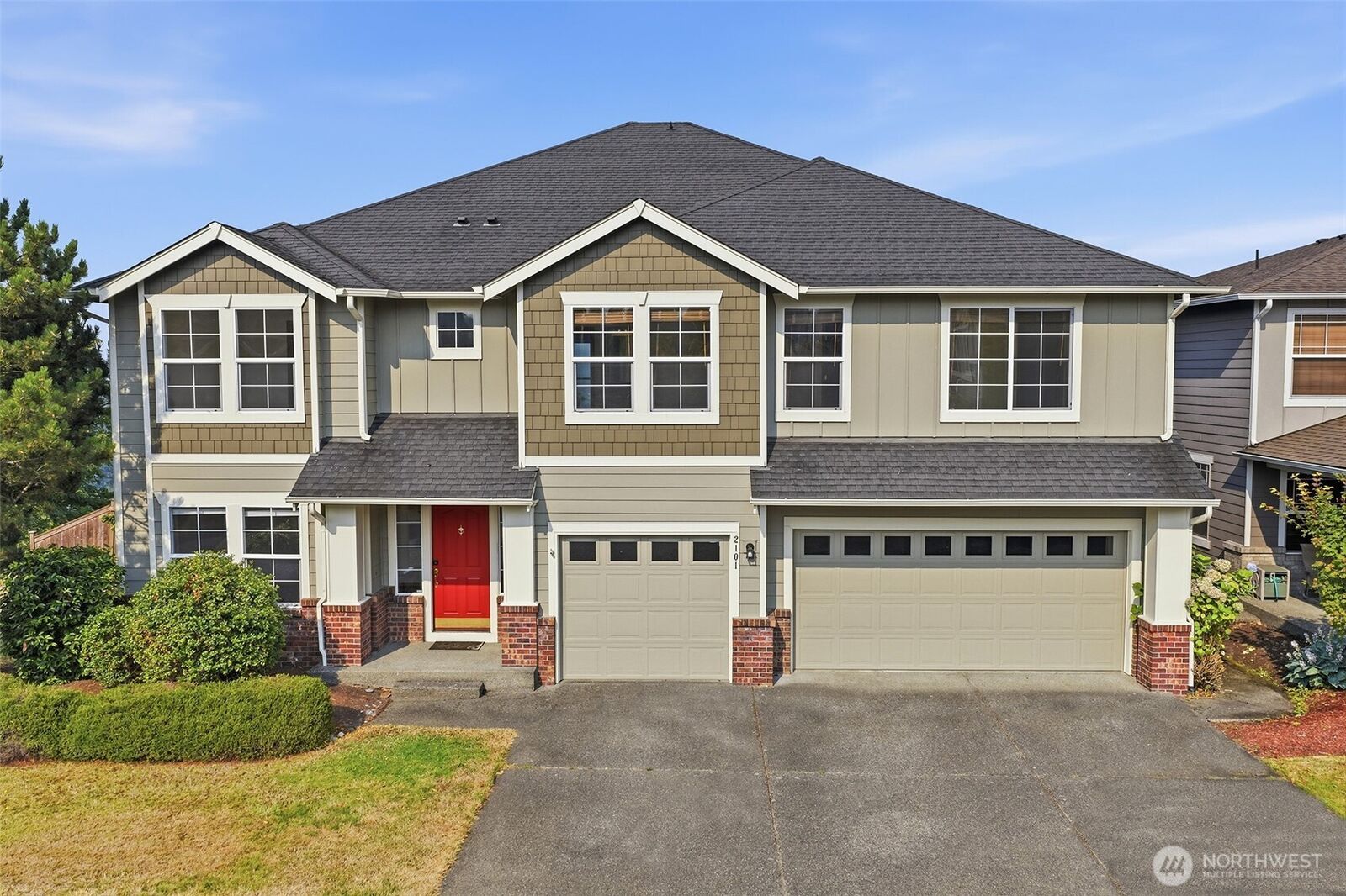 Property Photo:  2101 SE 2nd Place  WA 98056 