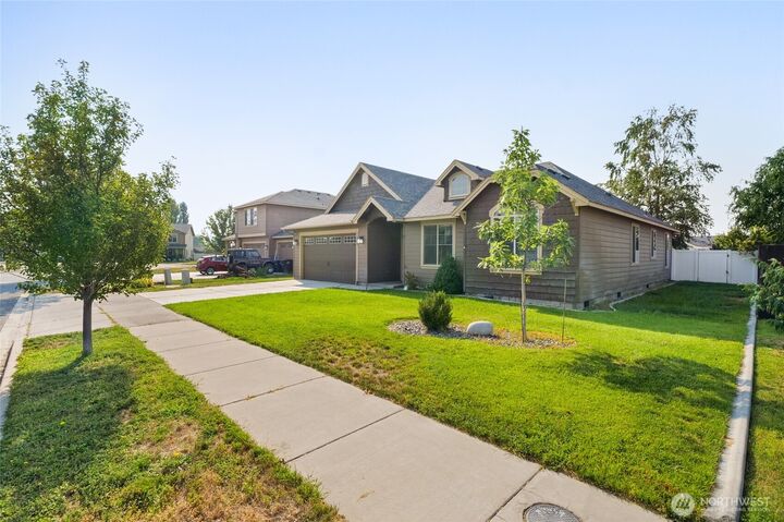 Property Photo:  4707 W Warbler Street  WA 98837 