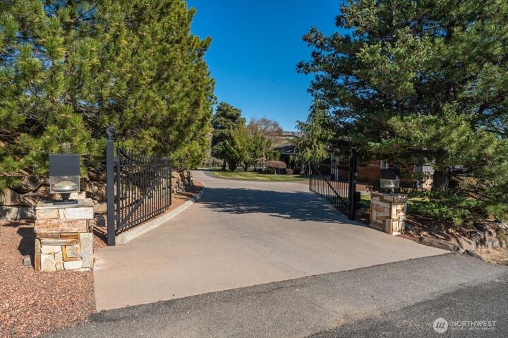 Property Photo:  4333  Anna Lane  WA 98801 