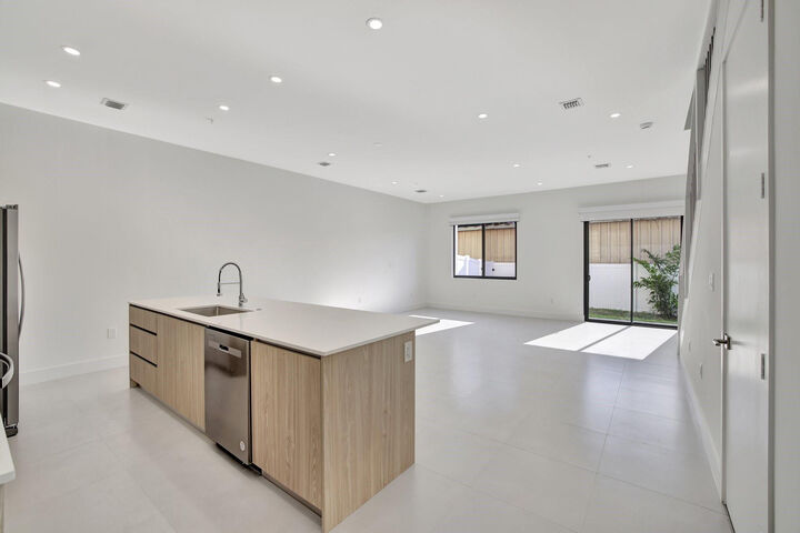 Property Photo:  4208 NE 7th Terrace  FL 33334 