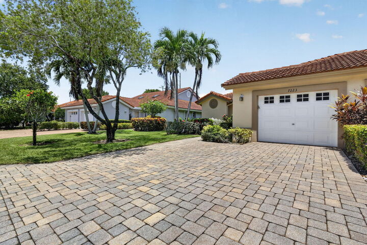 Property Photo:  7223 Summer Tree Drive  FL 33437 