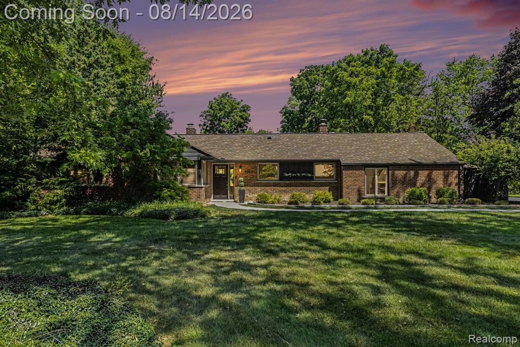 Property Photo: 4056 Chestnut Hill Drive MI 48098