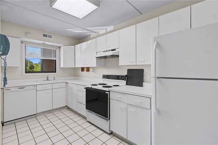 Property Photo: 650 East Greenwich Avenue 7-207 RI 02893