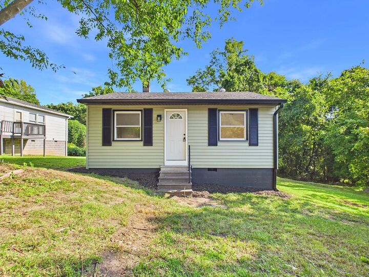 Property Photo: 604 Grace St VA 23901