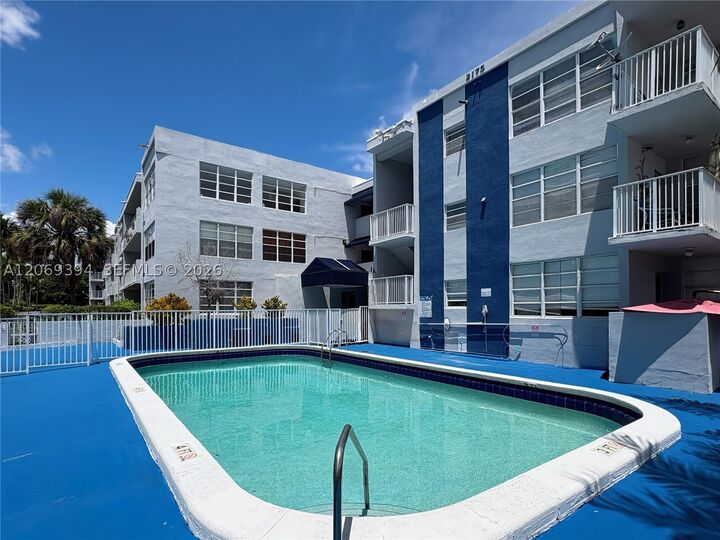 Property Photo: 2175 NE 170th St 104 FL 33162