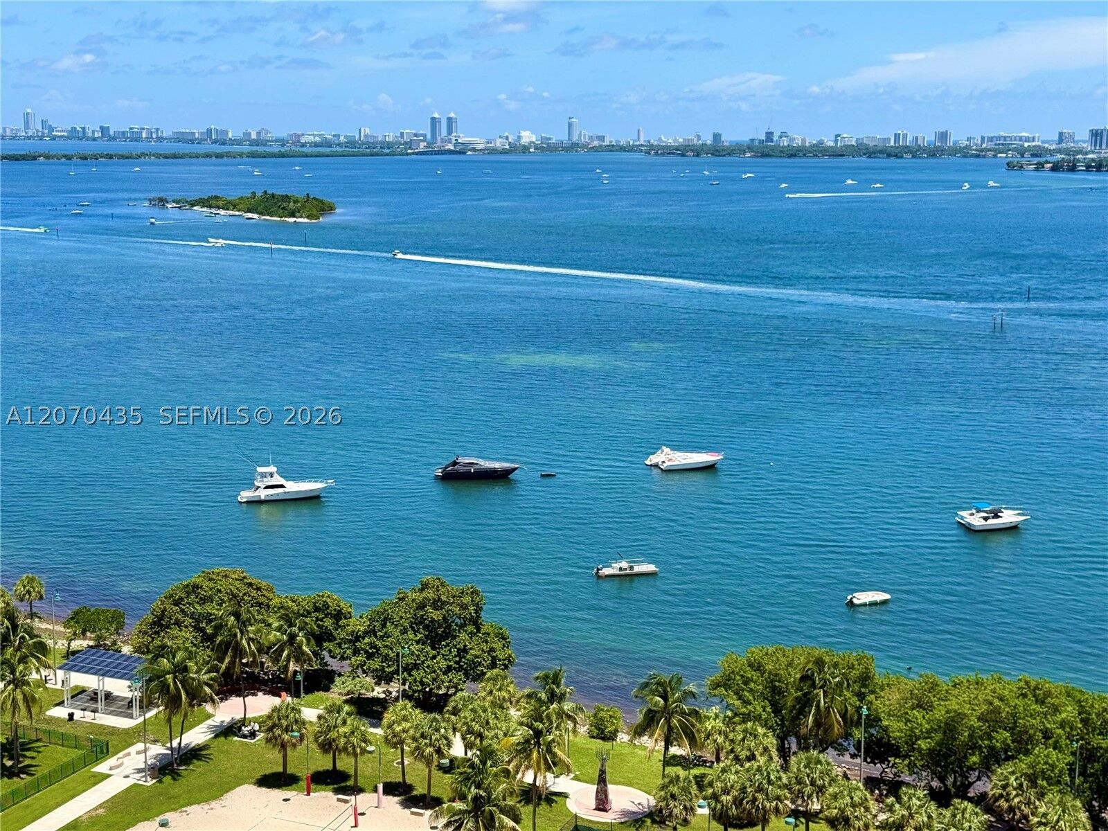 Property Photo:  1750 N Bayshore Dr 2202  FL 33132 