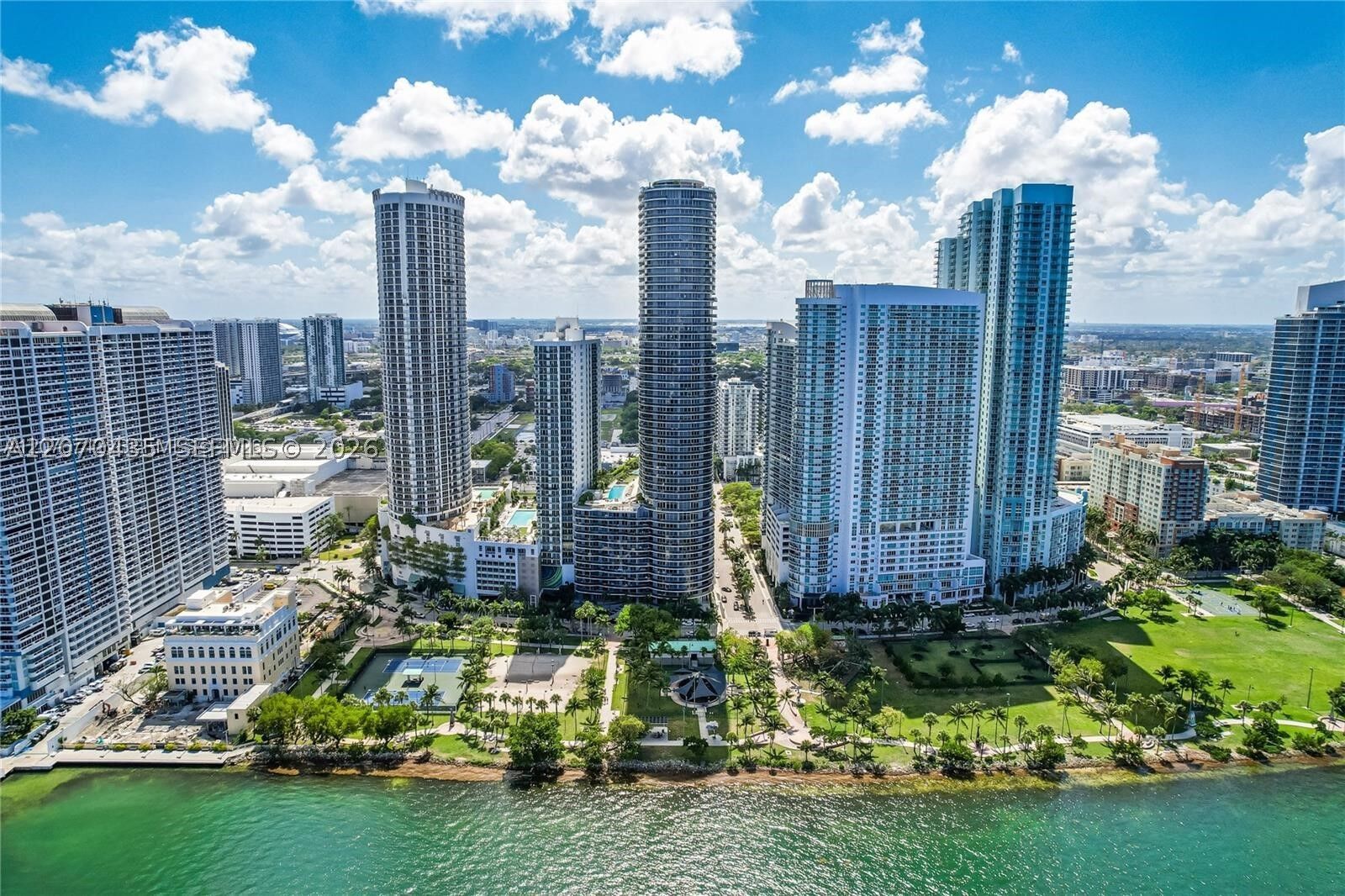 Property Photo:  1750 N Bayshore Dr 2202  FL 33132 