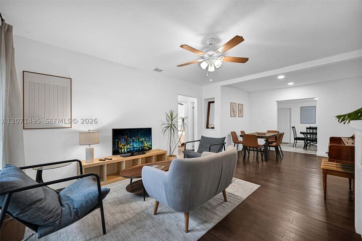 Property Photo:  370 NE 87th St  FL 33138 