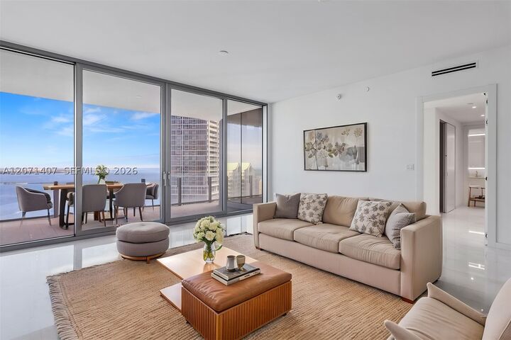 Property Photo:  300 Biscayne Boulevard Way 4303C  FL 33131 