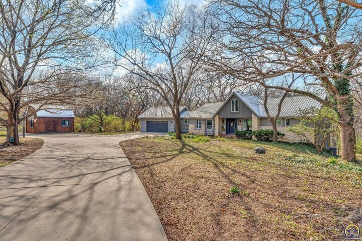Property Photo:  2331 SE Libra Ave  KS 66605 