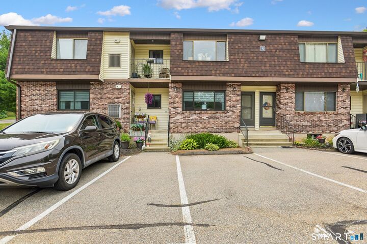 Property Photo: 140 Thompson Street 4E CT 06513