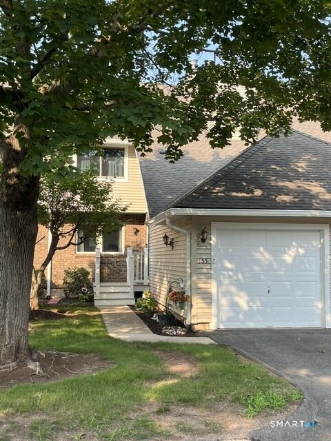 Property Photo:  165 Foxboro Drive 165  CT 06111 