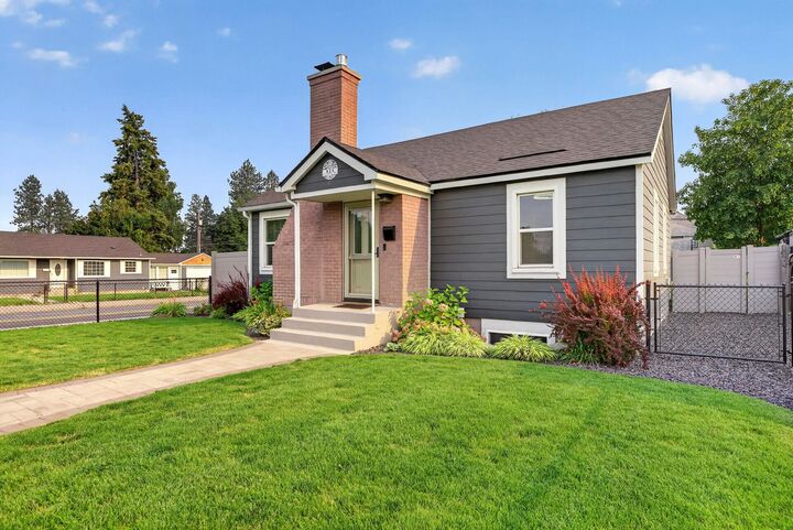 Property Photo:  928 E Olympic Ave Ave  WA 99207 