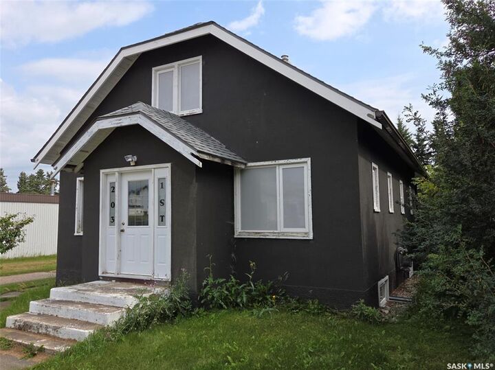 Property Photo:  203 1st Street S  SK S0K 2X0 