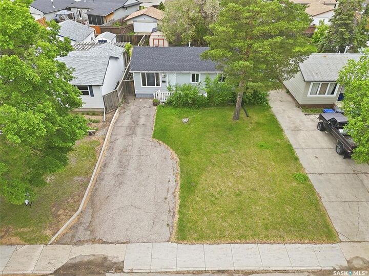 Property Photo: 1305 W Avenue N SK S7L 3J2