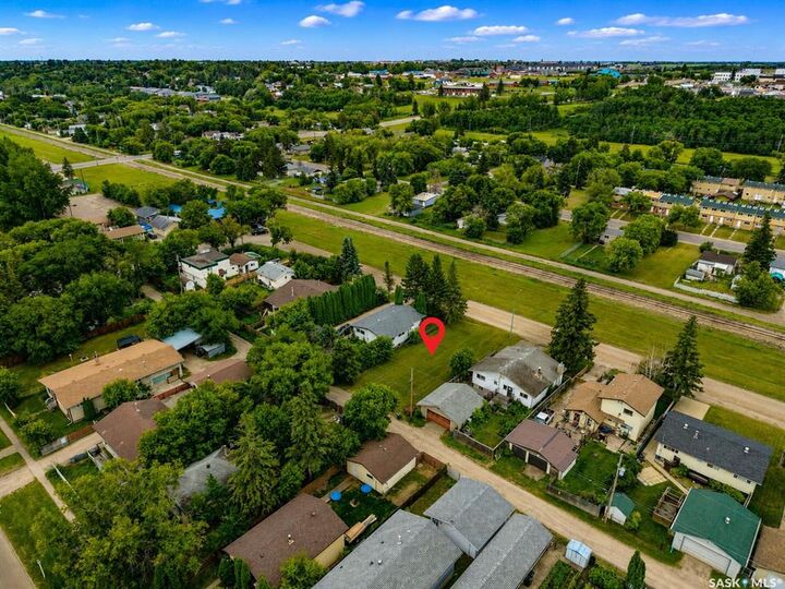 Property Photo:  1110 16th Street W  SK S6V 3W3 