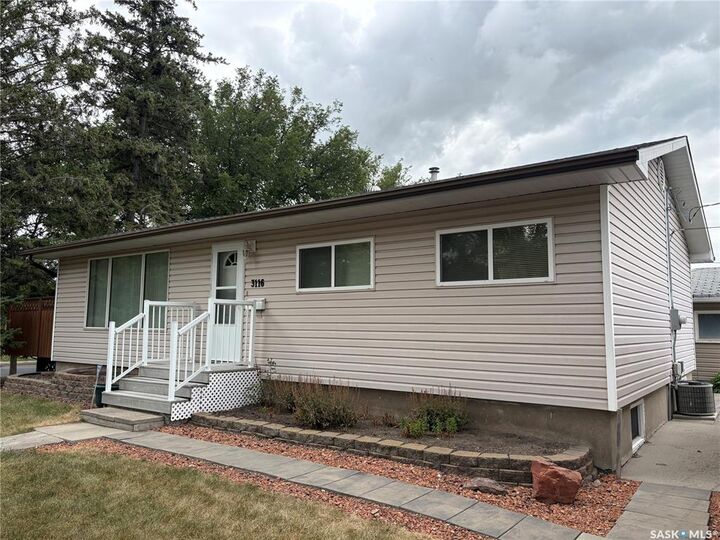 Property Photo: 3116 3rd Avenue N SK S4R 0W6