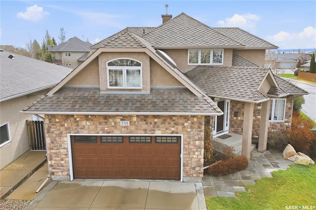 Property Photo: 735 Wright Crescent SK S7N 4T8