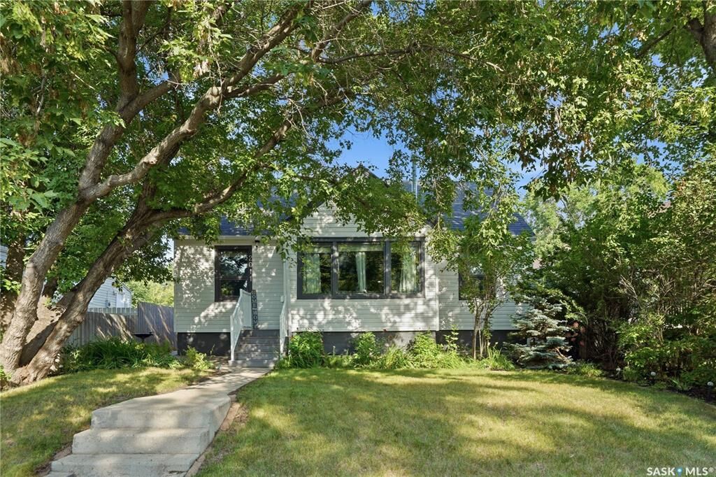 Property Photo: 2011 Lorne Avenue SK S7J 0R4