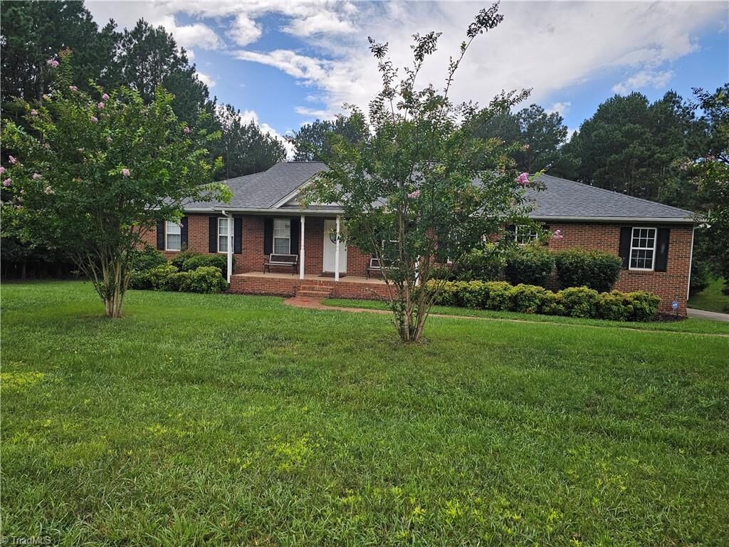 Property Photo:  306 Gardner Point Drive  NC 28678 
