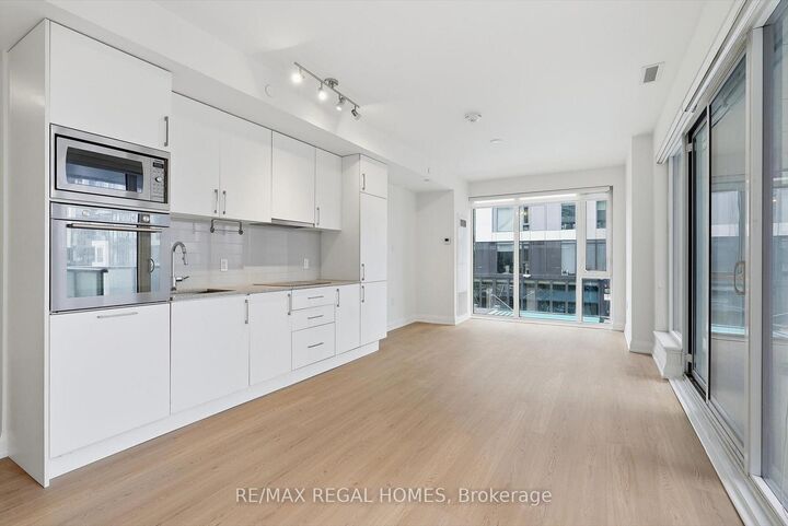 Property Photo:  576 Front Street W 1008E  ON M5V 0P8 