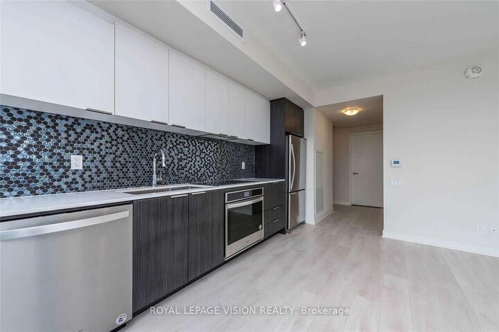Property Photo:  2 Sonic Way 2708  ON M3C 0P2 
