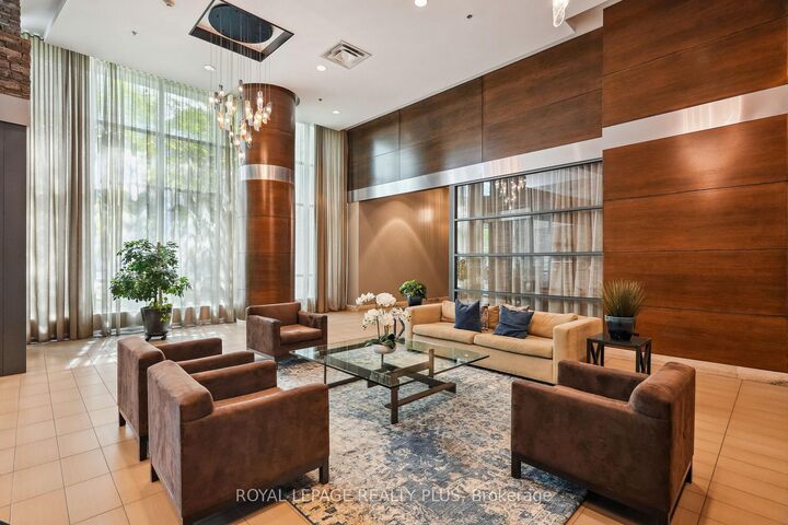 Property Photo:  1 Hurontario Street 403  ON L5G 0A3 
