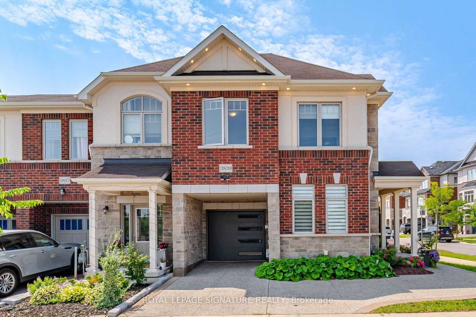 Property Photo: 3839 Tufgar Crescent ON L7M 1P8