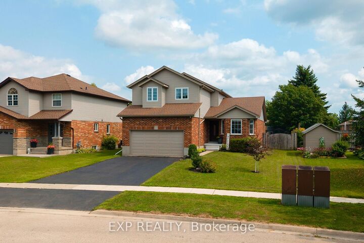 11 Maple Street — photo 1