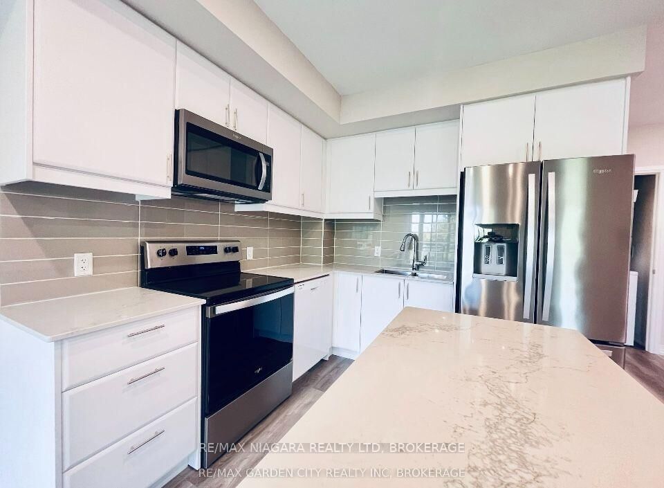 Property Photo:  50 Herrick Avenue 334  ON L2P 0G3 